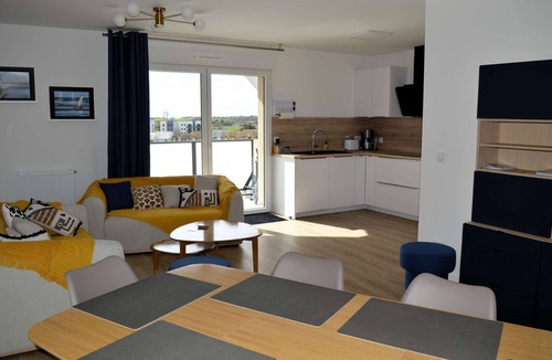Courseulles-sur-Mer Apartment | Entre Plage et Ports : Le 49 - Avec Balcon