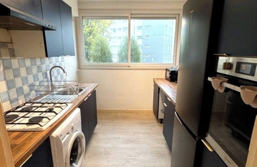 Cholet Apartment | Excalibur: 4 Bedrooms - Puy du fou - near train station
