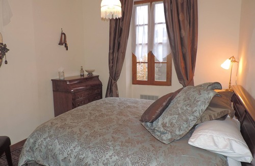 Monpazier House | Excellent recently renovated town house originally constructed in 1352 in centre