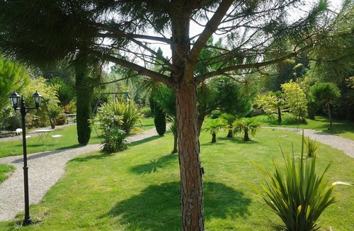 La Fresnais Cottage | Exceptional colonial-style living space with swimming pool and free parking.