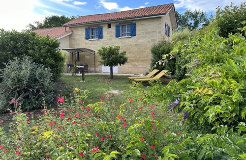 Saint-Caprais-de-Bordeaux Cottage | Experience Bordeaux's lovely country side on a winery only 25 min from Bordeaux