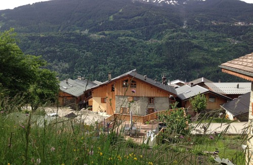 Great Alpine Road Ski Chalet | Fabulous house facing Three Valleys nr Bozel