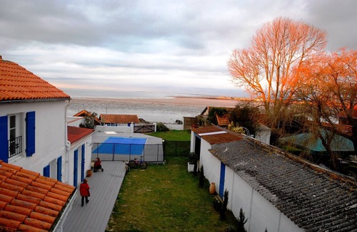 Bourcefranc-le-Chapus Villa | FACING THE SEA, Views of the islands, Large house for 12-14 people with POOL