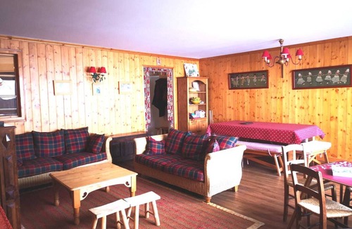 Tignes le Lac Ski Chalet | Family chalet apartment in Tignes Le Lac, at the foot of the lake and slopes
