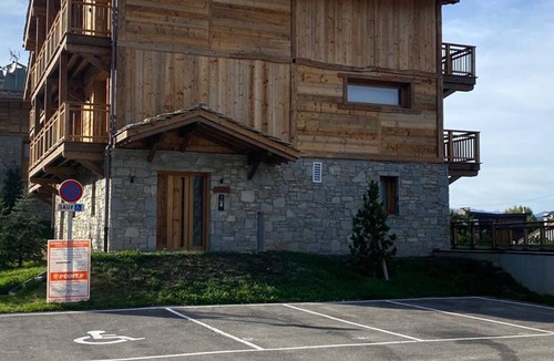 Le Praz Ski Chalet | Family Chalet with Pool, Near Slopes in Courchevel