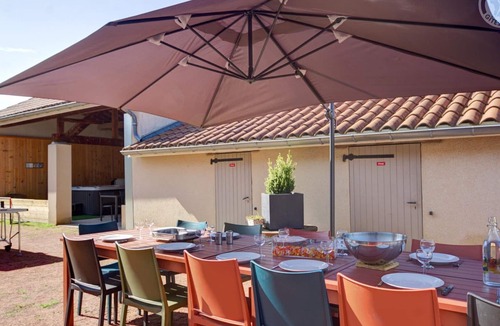 L'Hopital-le-Grand Cottage | Family Cottage 5 Bedrooms, Air Conditioning, Pets Welcome, Spa