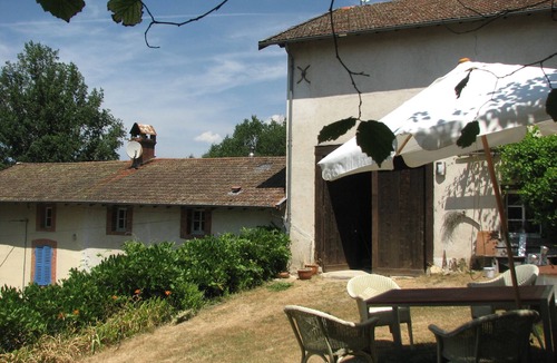 Ambert Apartment | Family-run gîte located in the countryside near a tourist town.