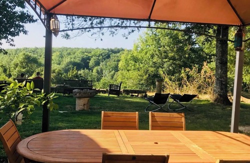 Saint-Cernin-de-Labarde Villa | Farmhouse paradise with meadows, forests, animals