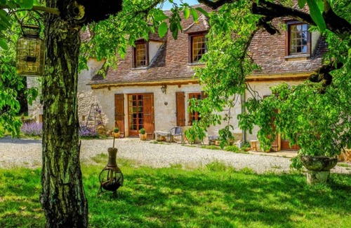 Saint-Cernin-de-Labarde Villa | Farmhouse paradise with meadows, forests, animals