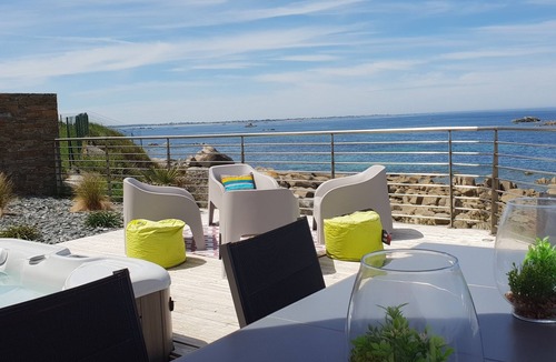 Plouescat Villa | Feet in the water: IMPRENABLE SEA VIEW + JACUZZI