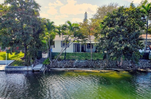 Hallandale Beach Apartment | FIFA Perfect| Lakeside View: 15KM to Stadium & Near Beach