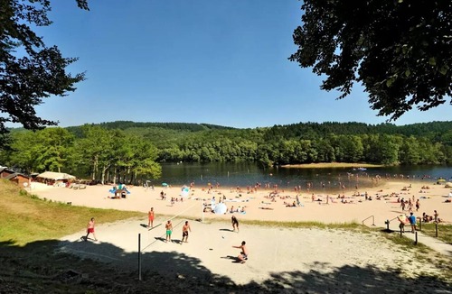 Treignac House | Flower Camping La Plage * - Cosyflower Premium 38m2 (2 bedrooms) + TV + sheets + towels - of which covered terrace 10m2 5 people