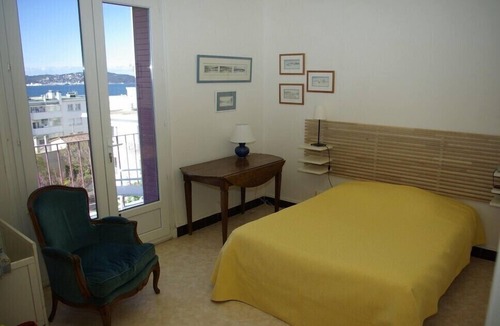 Le Mourillon Apartment | For six people, 1st floor of villa, sea view apartment of 80m2