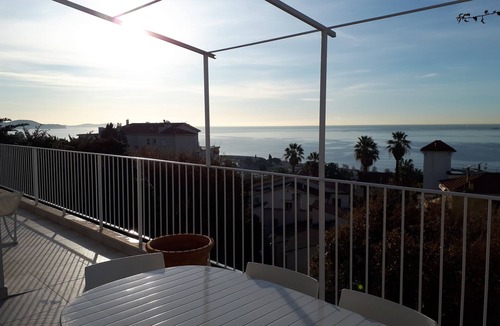 Le Mourillon Apartment | For six people, 1st floor of villa, sea view apartment of 80m2