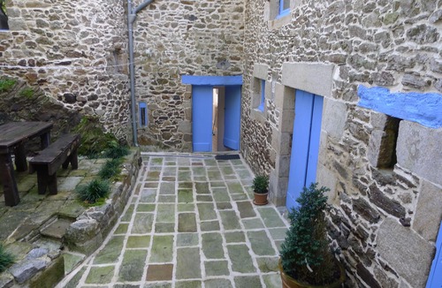 Jugon-les-Lacs-Commune-Nouvelle House | Gorgeous 200 year old stonehouse right on the lake in medieval village
