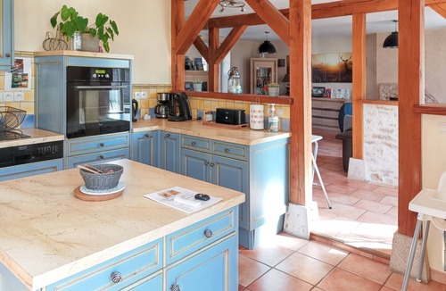 La Chapelle-Saint-Martin-en-Plaine House | Homerez - House in La Chapelle-St-Martin