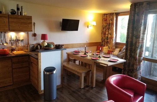 Meribel-Mottaret Apartment | Fully renovated apartment, ski-in, 55 m2, superb mountain view