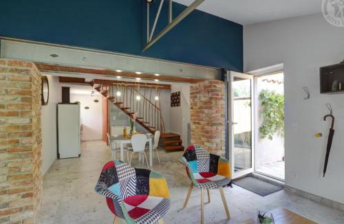 Balbigny House | Gîte confortable avec jardin privé à Balbigny - FR-1-496-282