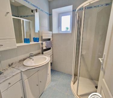 Alexain House | Gîte de Montgiroux, jusqu'à 5-6 personnes
