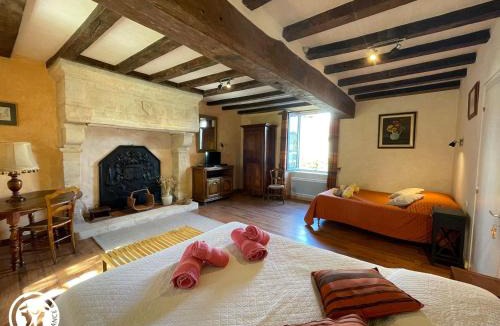 Vouvant House | Gîte en cité médiévale de Vouvant avec parking privatif, 4 chambres - FR-1-426-590