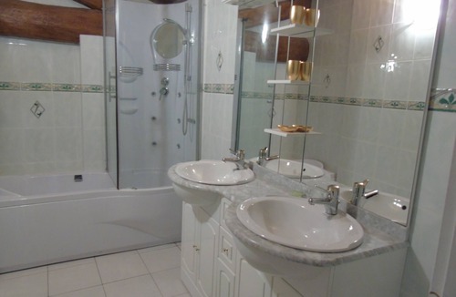 Houlette House | Gîte for 13 persons rest assured