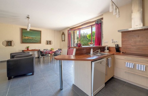 Ajat House | Gîte “Jeanne” – Comfort & Character for 4 Adults, Wheelchair Accessible