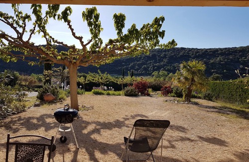 Saint-Maurice-d'Ibie Cottage | Gîte Julie exposé au couchant terrasse ombragée