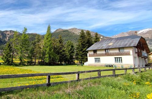 Ceillac Apartment | Gîte montagne 1 à 25 places "Chalet Coste Belle"