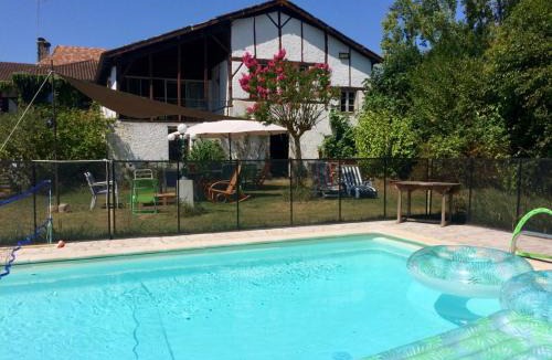 Sault-De-Navailles House | Gîte Vanakam 3 étoiles- jolie maison béarnaise 9 personnes avec piscine