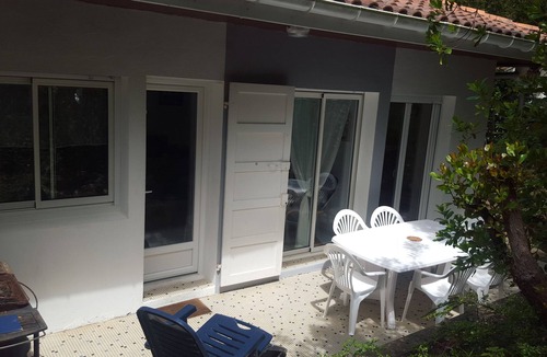 Les Estagnots Apartment | Garden level apartment, for 5 persons, beach et lake 5 min away, great amenities