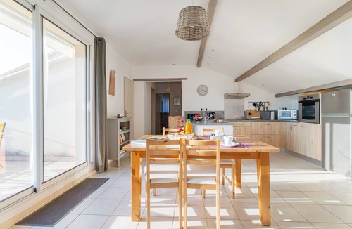 Greoux-les-Bains House | Gîte 'Fleur De Thym' with Shared Pool, Communal Terrace and Air Conditioning
