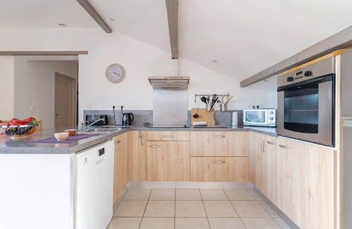 Greoux-les-Bains House | Gîte 'Fleur De Thym' with Shared Pool, Communal Terrace and Air Conditioning