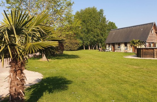 Fatouville-Grestain Cottage | Gite for 2 to 3 people near Honfleur with swimming pool
