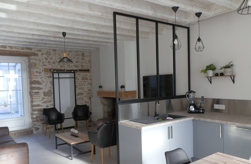 Mauleon House | Gite for 6 to 8 people, all renovated with Jacuzzi, 20 minutes from puy du fou