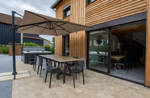 Grand-Brassac Cottage | Gite Grand-Brassac, 4 bedrooms, 10 persons