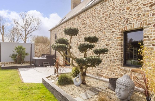 Angoville-sur-Ay Cottage | Gite Lessay, 4 bedrooms, 8 persons