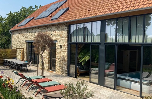 Dragey-Ronthon House | Gite with swim spa and sauna. La Grange de Tissey. Mont Saint-Michel Bay