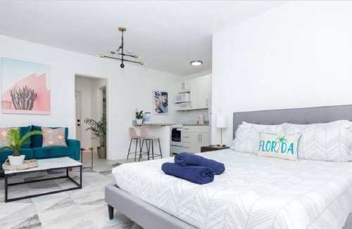 Poinsettia Heights Apartment | Glitzy Garden Studio w/ Patio, Parking & Smart TV