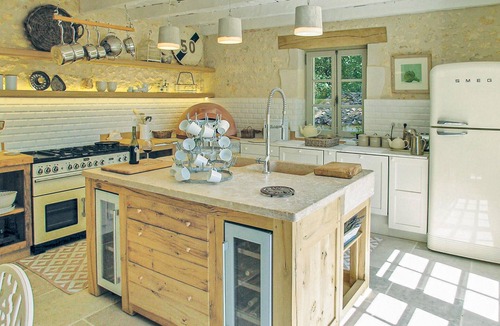Saint-Martin-des-Combes House | Gorgeous home in St. Martin des Combes