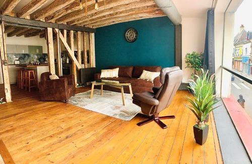 Nord - Gare Apartment | GRAND APPARTEMENT CHARME ANCIEN ET CONFORT