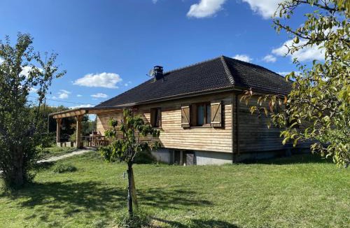 Le Vernet House | Grand chalet, parking, animaux admis - 11 pers. près de Vichy - FR-1-489-625