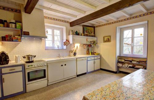 Saint-Alban-les-Eaux House | Grande maison avec jardin, cheminée et jeux d'enfants, idéale pour des vacances au calme - FR-1-496-95