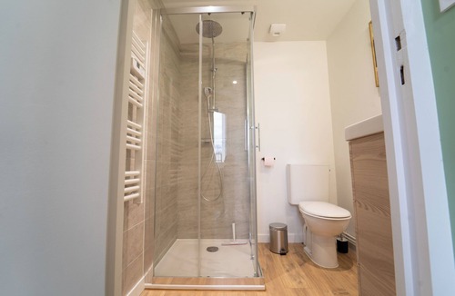 Roanne Apartment | Green Cosy – Renovated and Cozy Studio Apartment