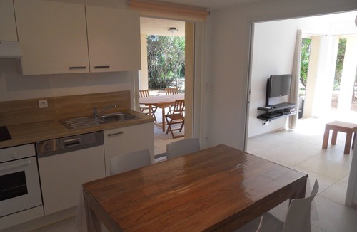 Figari House | GROUND FLOOR, LARGE COVERED TERRACE AND GARDEN, QUIET, AIR-CONDITIONED