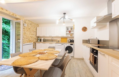Monein House | Guest House 'Ozalée - Domaine Helaku' with Mountain View, Shared Terrace and Wi-Fi