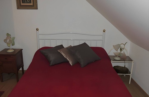 Saint-Aignan Bed & Breakfast | Guest Room 'Orchidée 6p' with Shared Garden and Wi-Fi