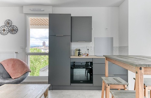 Ferrandiere - Maisons Neuves Apartment | GuestReady - Macaron delight in Villeurbanne
