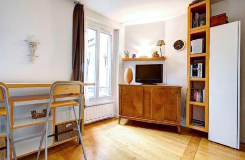 Epinettes Apartment | GuestReady - Rustic Studio in the 17th District