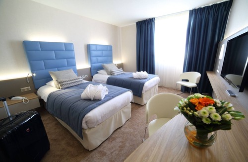 Chasseneuil-du-Poitou Hotel | Hôtel Plaza Futuroscope