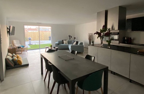 LʼAiguillon-sur-Mer House | Havre de Paix with Private Heated Pool - Ideal Family or Friends Stay